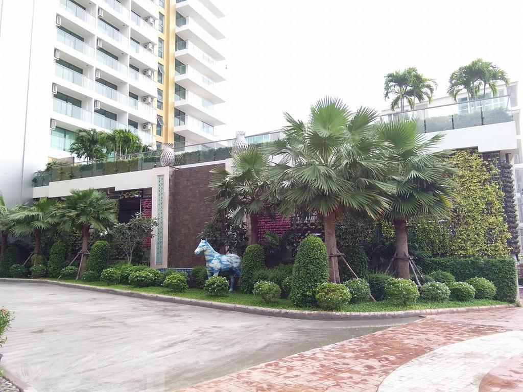 Peak Tower In Phatumnak Pattaya Buitenkant foto