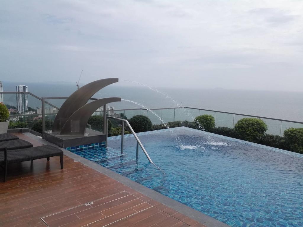 Peak Tower In Phatumnak Pattaya Buitenkant foto