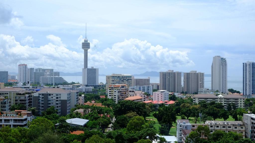 Peak Tower In Phatumnak Pattaya Buitenkant foto